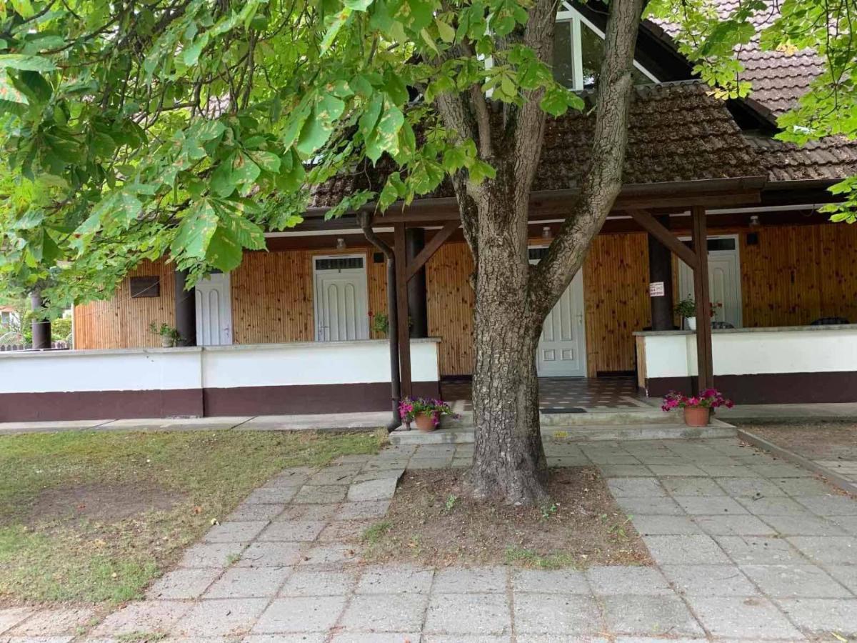 Appartement Platan Ueduelo à Balatonlelle Extérieur photo